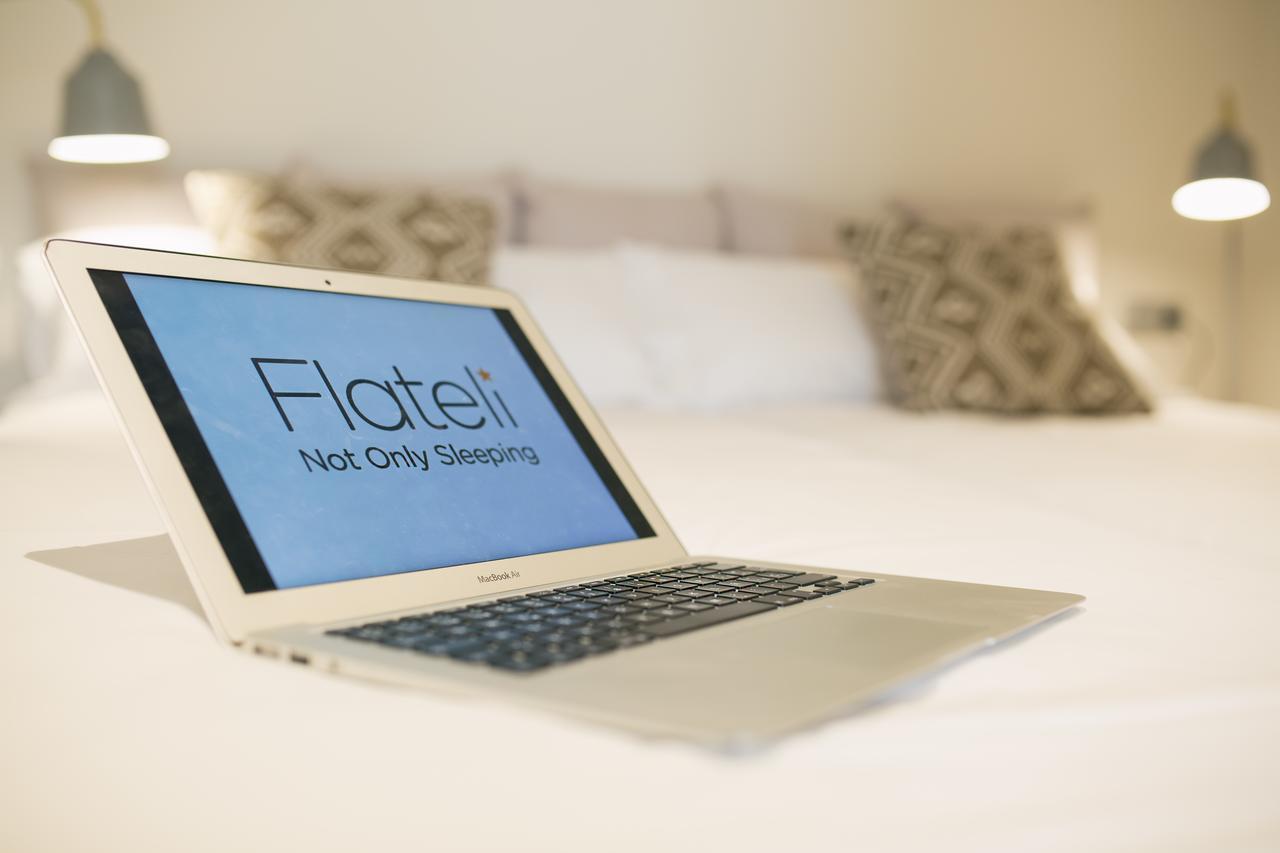 Flateli -Placa Catalunya 3-2 Girona Bagian luar foto